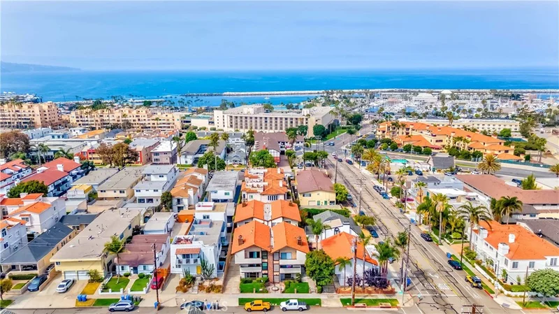 425 N Elena Avenue 2, Redondo Beach, CA 90277