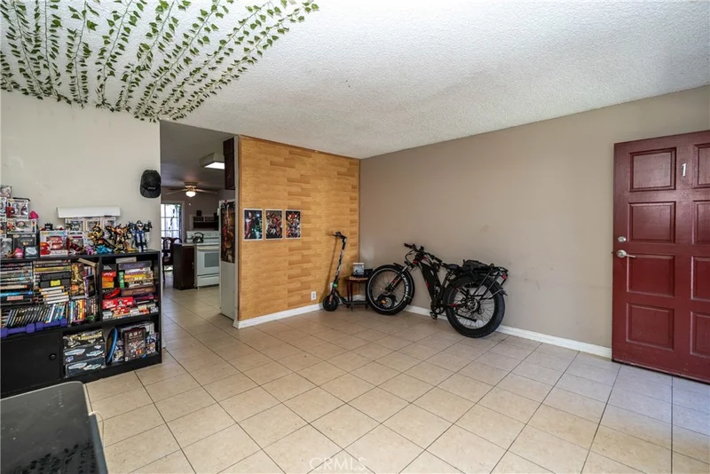 521 S Lyon Street 1, Santa Ana, CA 92701