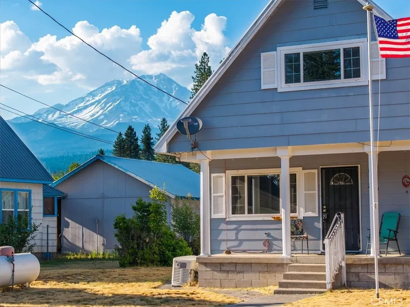 229 E Minnesota Avenue, Mccloud, CA 96057