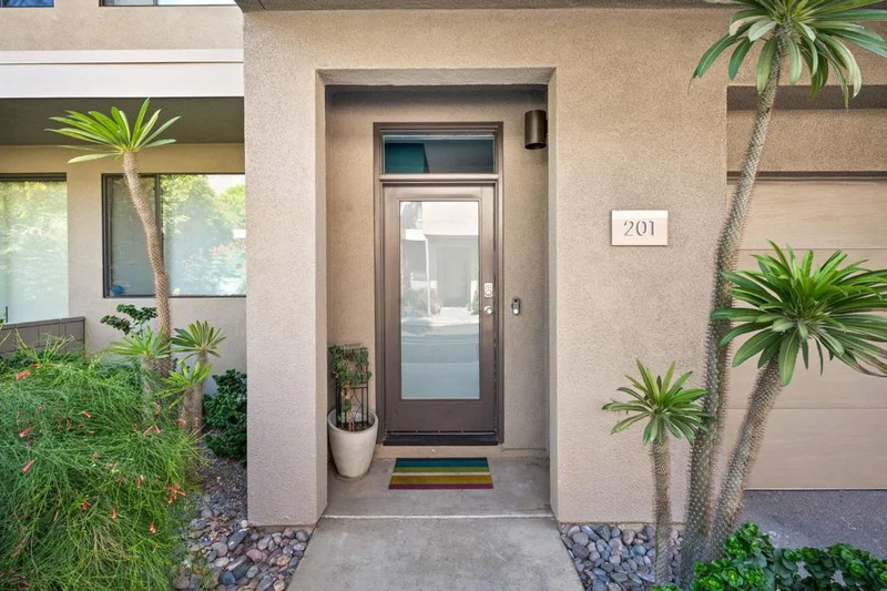 880 E Palm Canyon Drive 201, Palm Springs, CA 92264