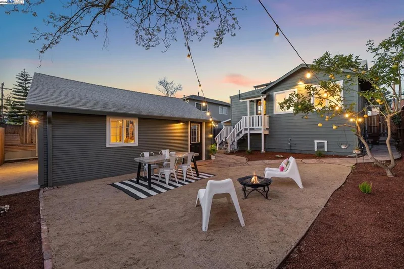 3015 Dakota Street, Oakland, CA 94602