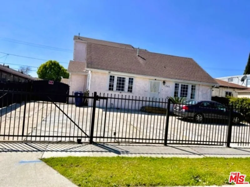 1240 W 101st Street, Los Angeles, CA 90044