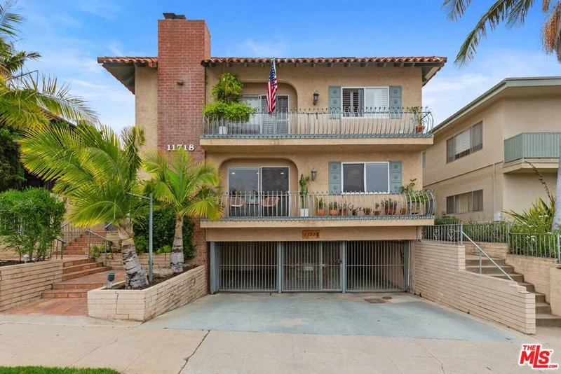 11718 Darlington Avenue 2, Los Angeles, CA 90049