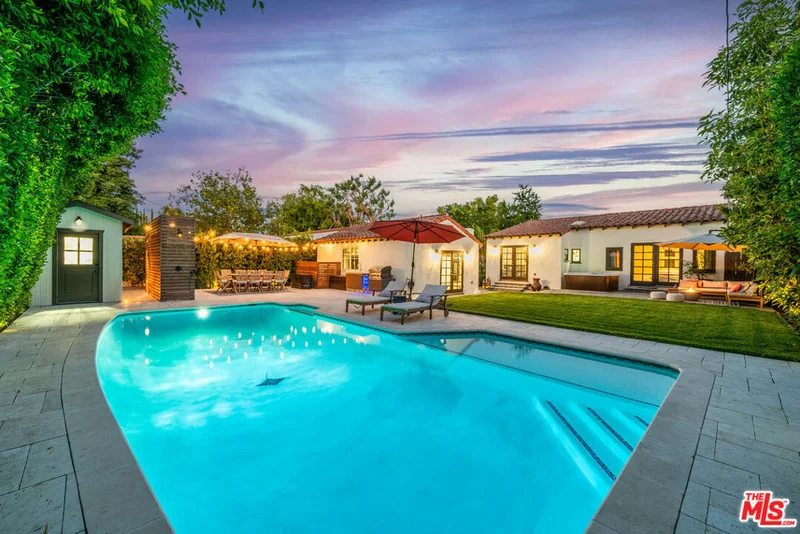 11589 Hesby Street, Valley Village, CA 91607