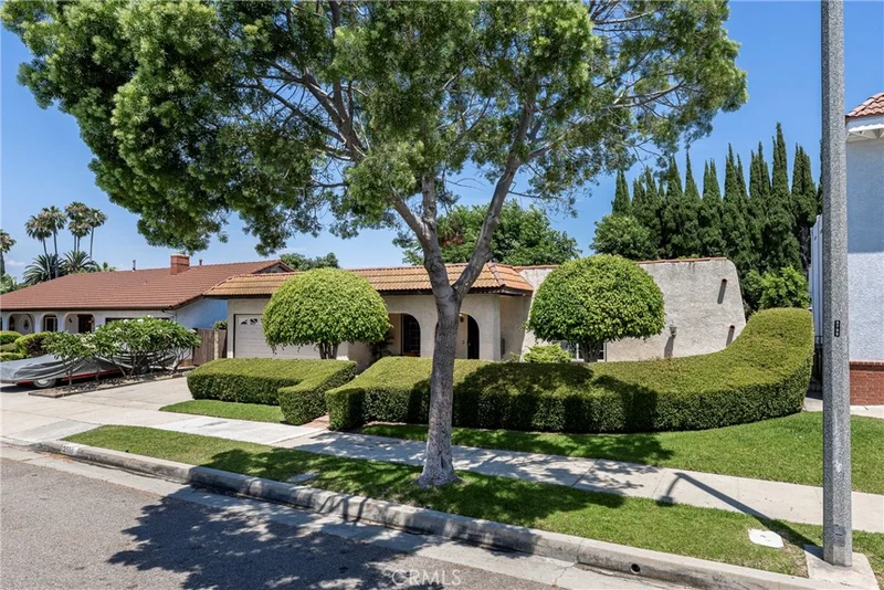 2555 N North Delta Street, Orange, CA 92865