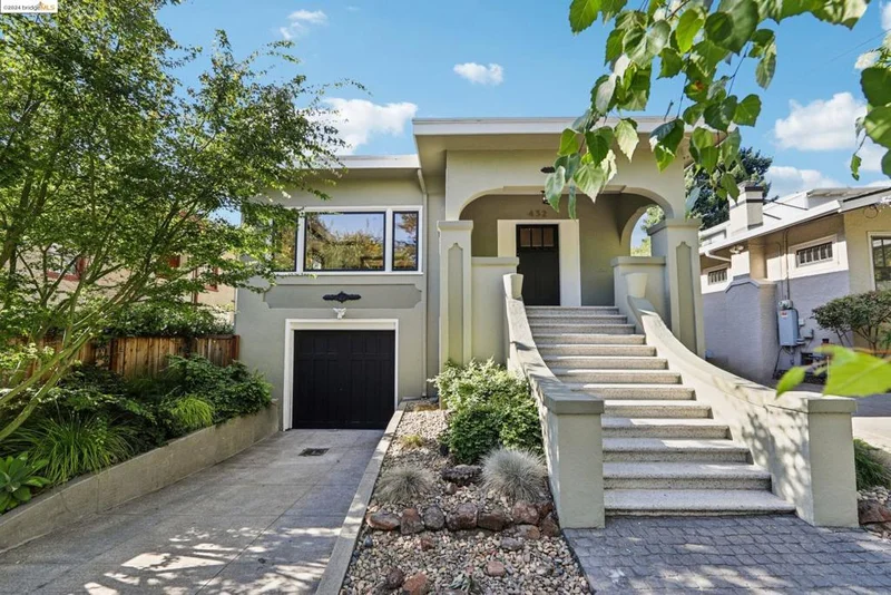 432 Mcauley St, Oakland, CA 94609