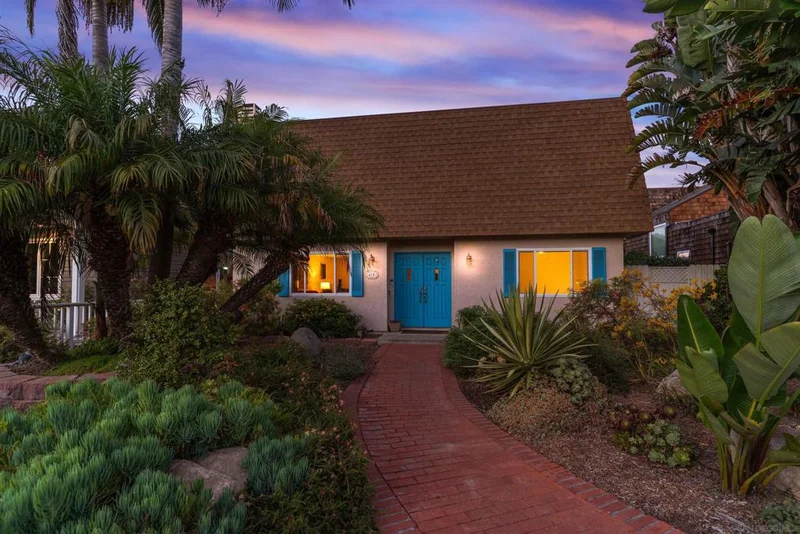 410 N Acacia Ave, Solana Beach, CA 92075