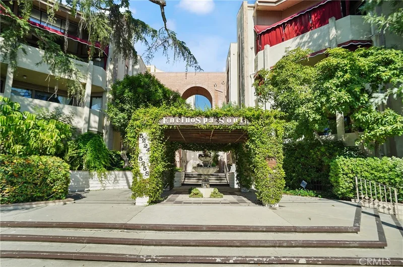 5236 Yarmouth Avenue 314, Encino, CA 91316