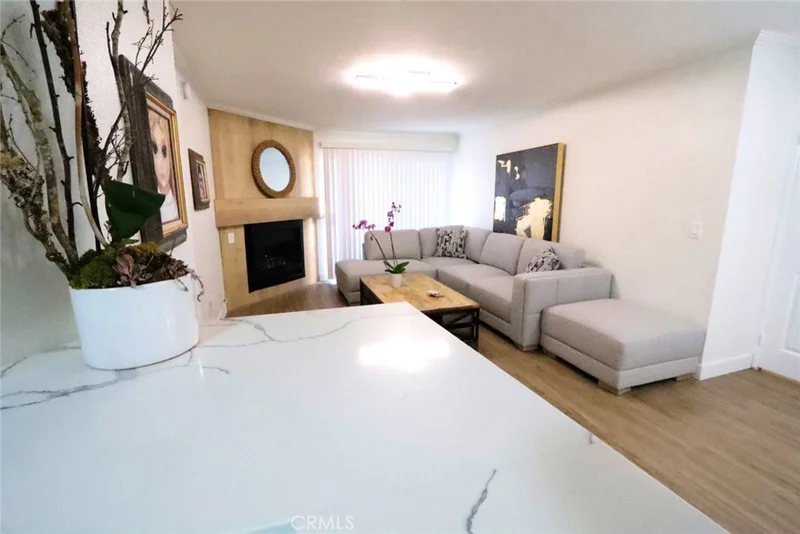 5550 Owensmouth Avenue 210, Woodland Hills, CA 91367