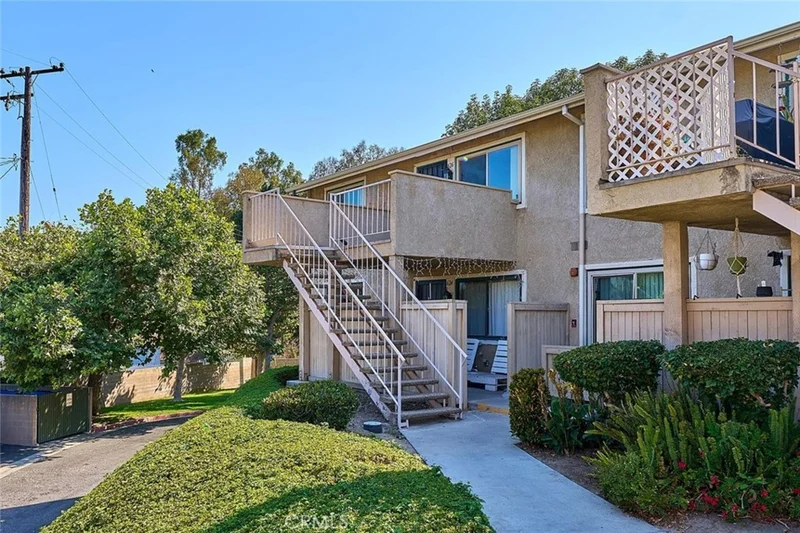 626 Bridgeport Circle 6, Fullerton, CA 92833