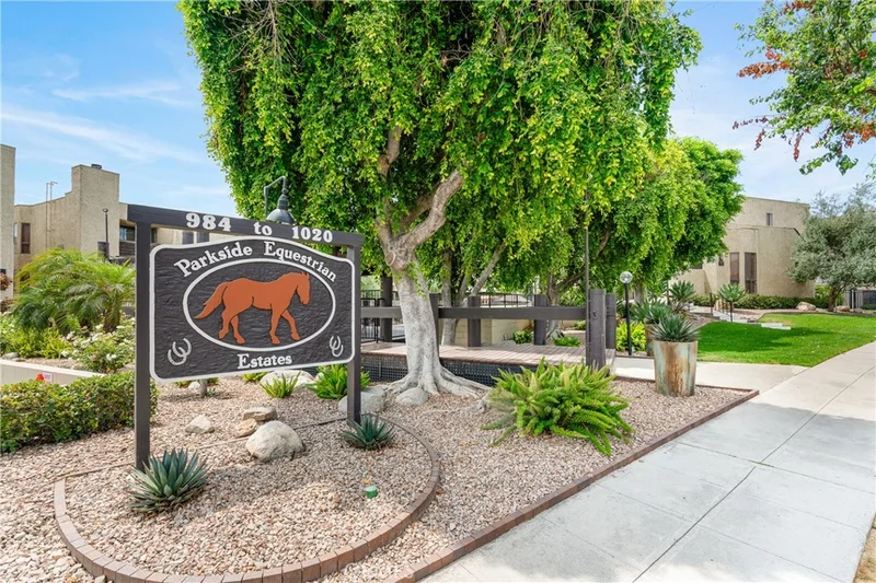 1008 W Riverside Drive 37, Burbank, CA 91506