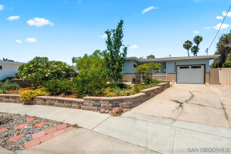 8898 Hoffing Ave, San Diego, CA 92123