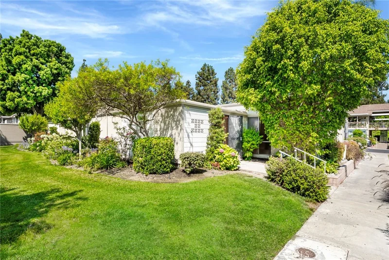 454 Avenida Sevilla B, Laguna Woods, CA 92637
