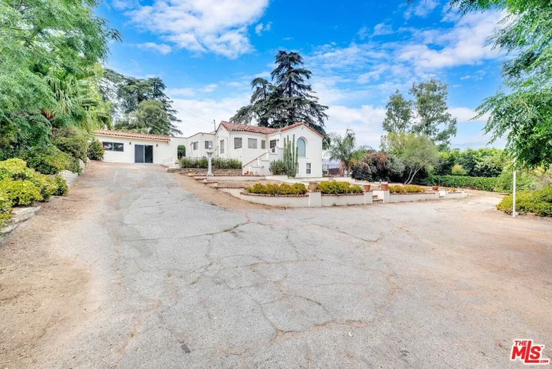 10319 Mcbroom Street, Shadow Hills, CA 91040