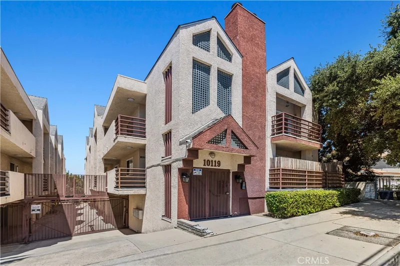 10119 Pinewood Avenue 106, Tujunga, CA 91042