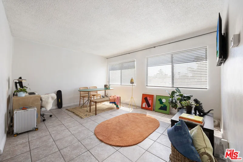 6133 Whitsett Avenue 23, North Hollywood, CA 91606