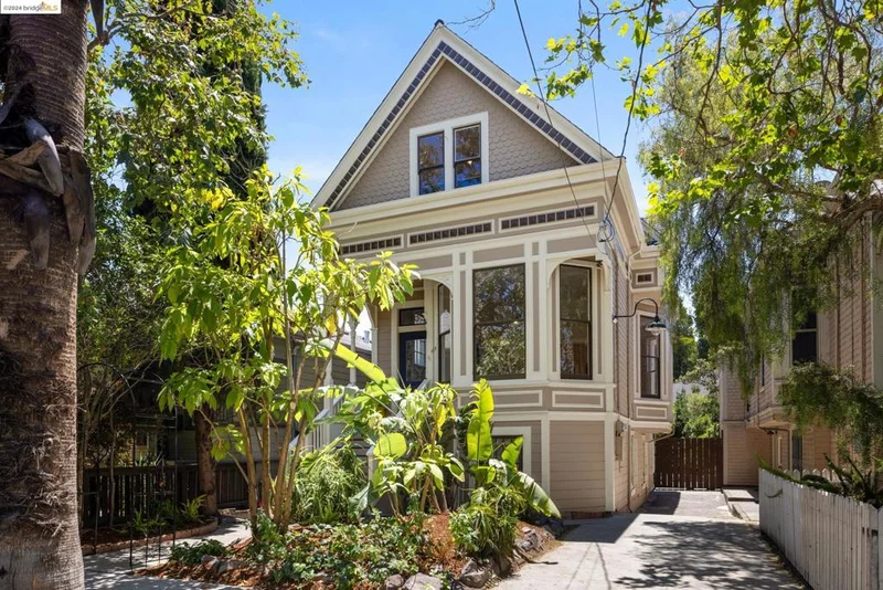 465 38th St, Oakland, CA 94609
