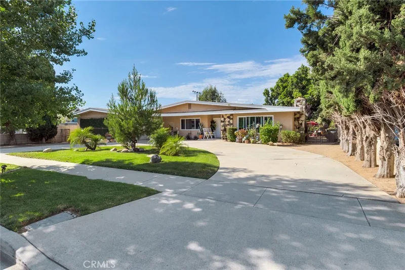 1047 Alta Loma Drive, Corona, CA 92882