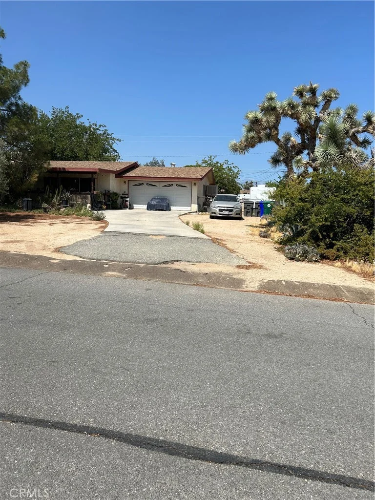 7674 Dumosa Avenue, Yucca Valley, CA 92284