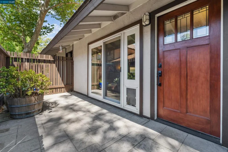 5480 Roundtree Dr A, Concord, CA 94521