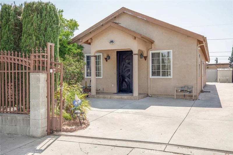 7837 Beck Avenue, North Hollywood, CA 91605