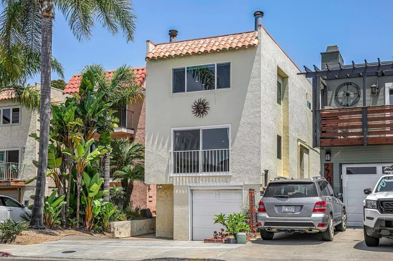 2711 Erie St, San Diego, CA 92117