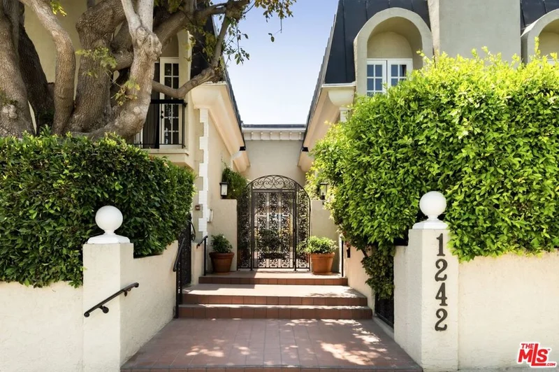 1242 Berkeley Street 17, Santa Monica, CA 90404