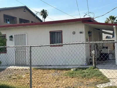 510 E 3rd photo 2