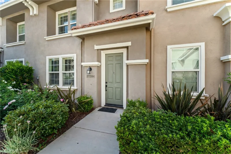 27284 Riverview Lane, Valencia, CA 91354