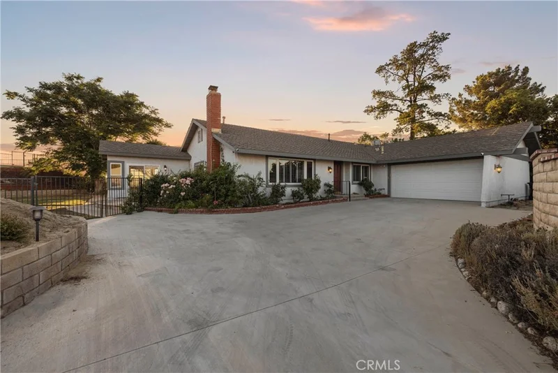 27465 Garza Drive, Saugus, CA 91350