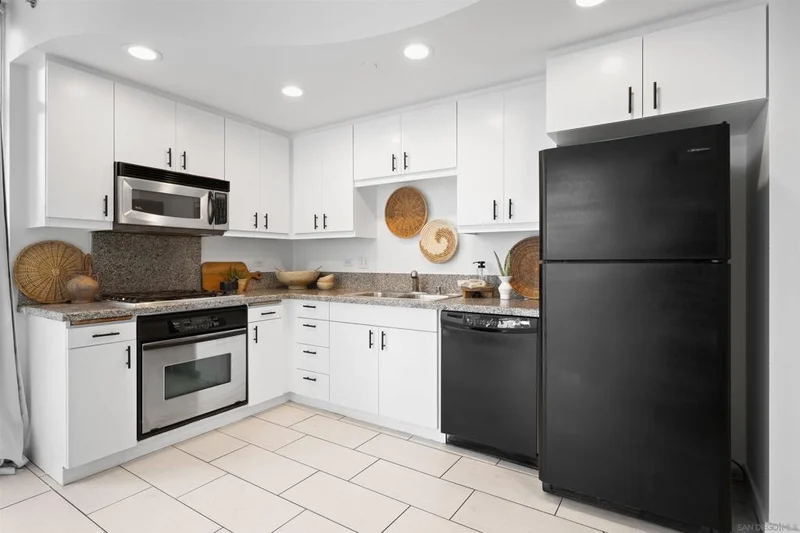 550 15th St 305, San Diego, CA 92101