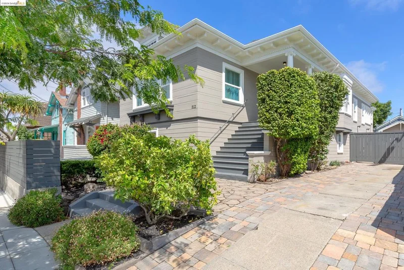 512 61st St, Oakland, CA 94609