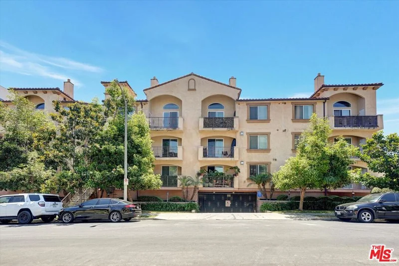 5132 Maplewood Avenue 202, Los Angeles, CA 90004