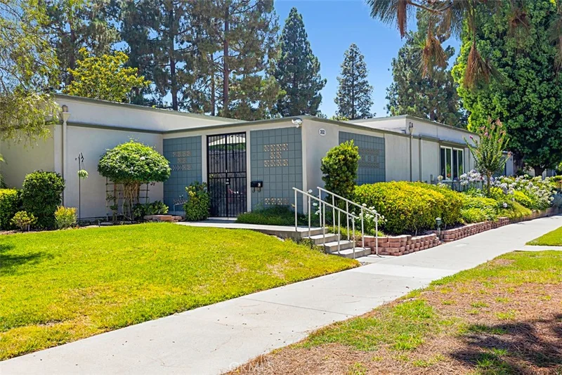 302 Avenida Sevilla C, Laguna Woods, CA 92637