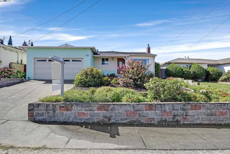 4167 Veronica Avenue, Castro Valley, CA 94546-4611