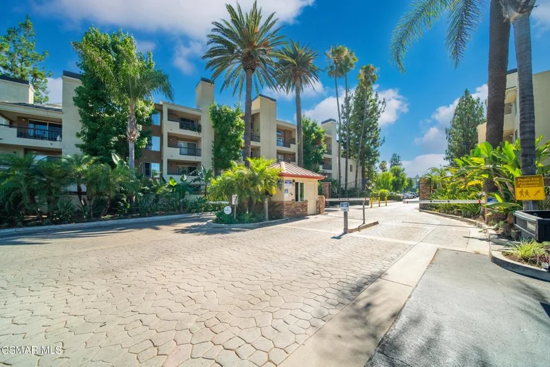 5565 Canoga Avenue 104, Woodland Hills, CA 91367