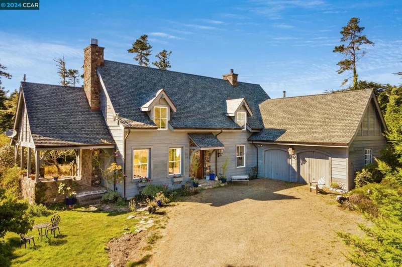 45100 Drifters Reef, Mendocino, CA 95460