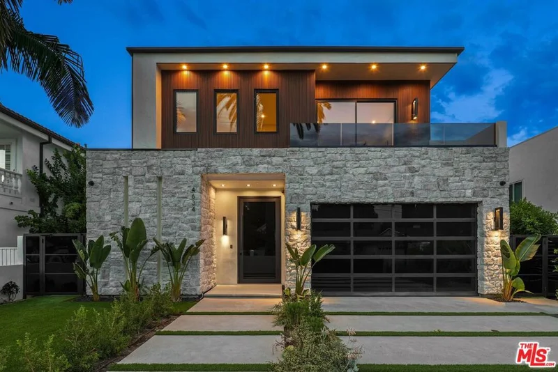 4634 Cedros Avenue, Sherman Oaks, CA 91403