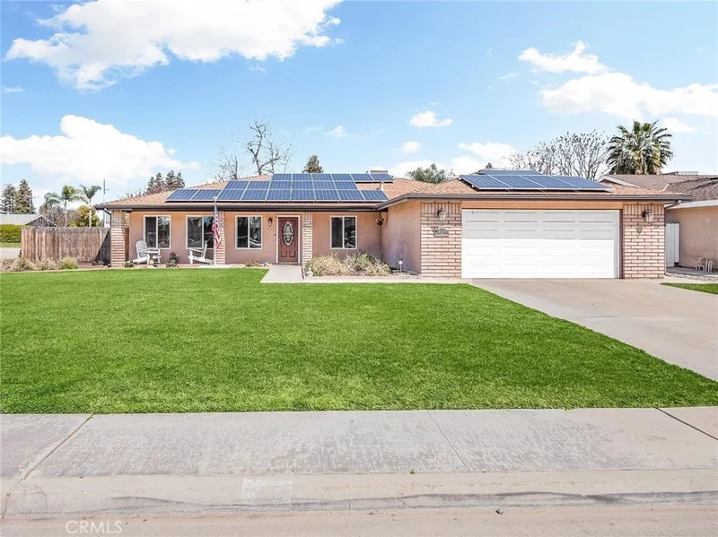 426 W Hollywood Court, Reedley, CA 93654