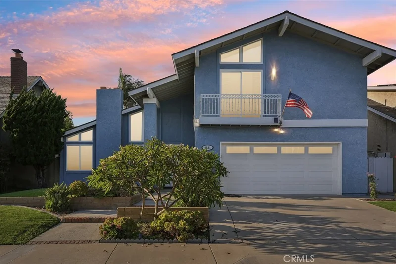 8521 Naples Drive, Huntington Beach, CA 92646