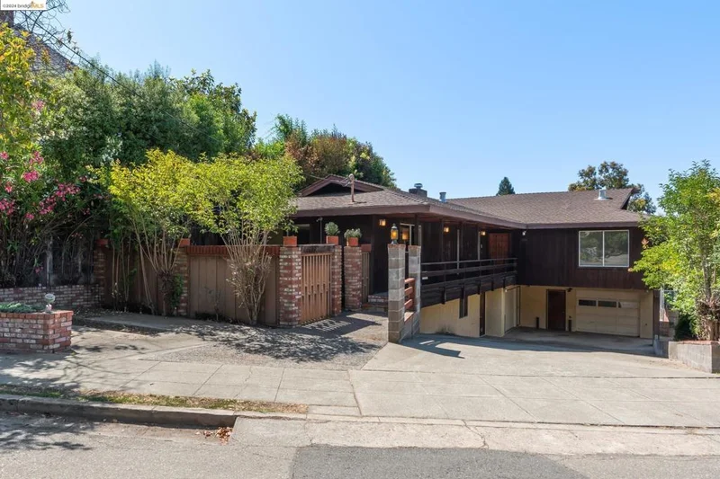 1156 Ashmount Ave, Oakland, CA 94610
