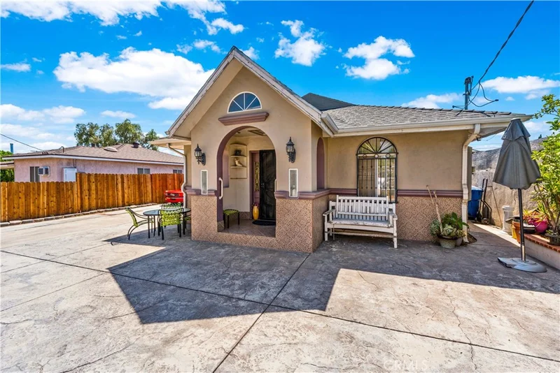 8537 Lehigh Avenue, Sun Valley, CA 91352