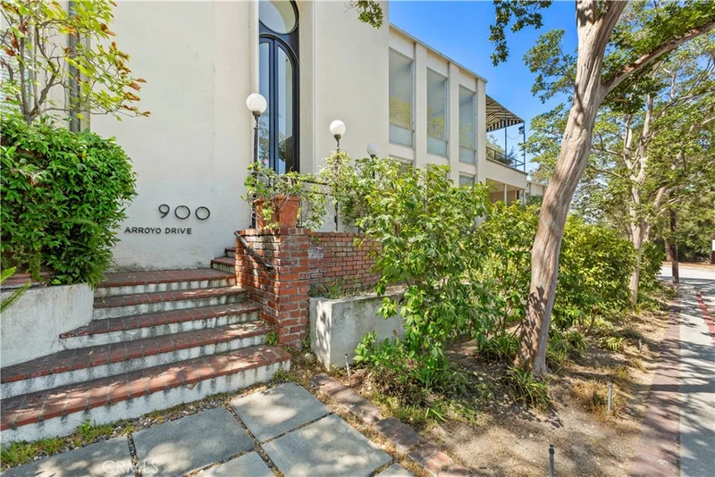 900 Arroyo Drive 1, South Pasadena, CA 91030