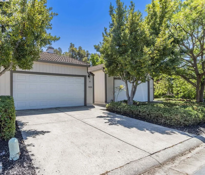10 Knoll Ct., Hercules, CA 94547-1430