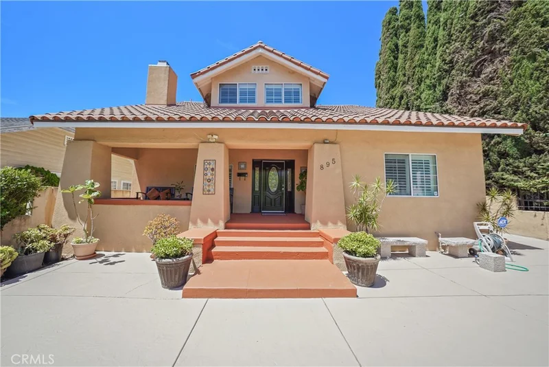 895 N Los Robles Avenue, Pasadena, CA 91104