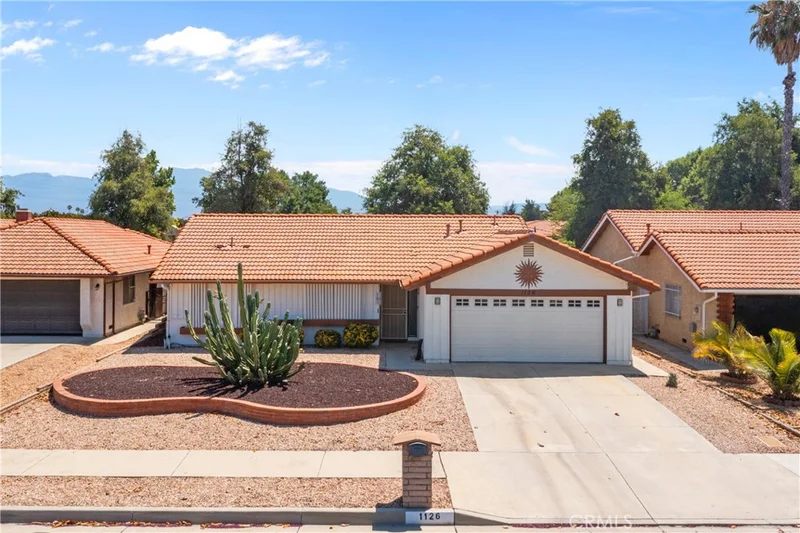 1126 Bottle Tree Way, Hemet, CA 92545