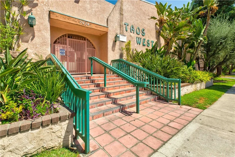 7924 Woodman Avenue 51, Van Nuys, CA 91402