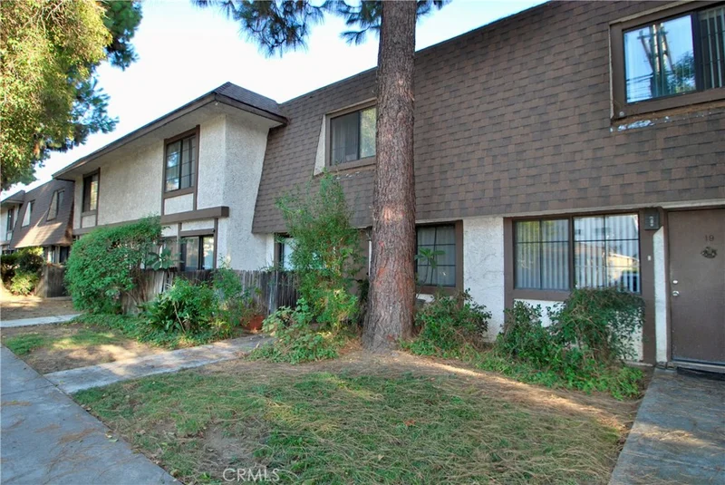 18560 Vanowen Street 15, Reseda, CA 91335