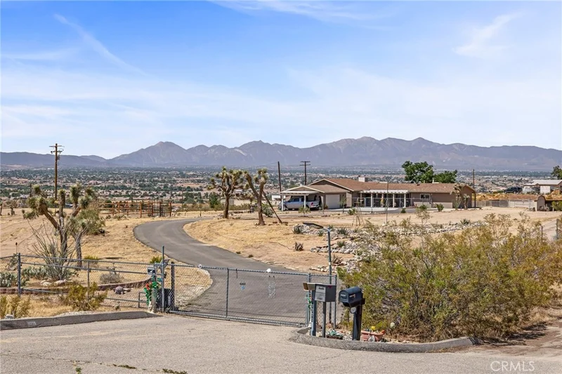11770 Itoya Vista Street, Apple Valley, CA 92308