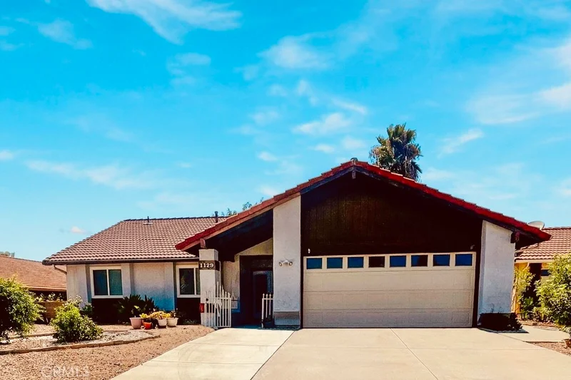 1129 Bottle Tree Way, Hemet, CA 92545